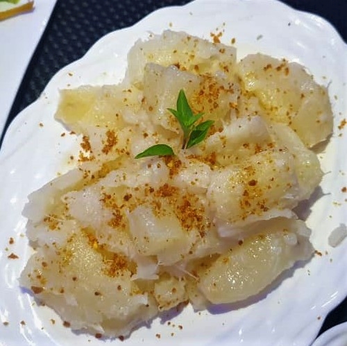 Yuca con mojo criollo